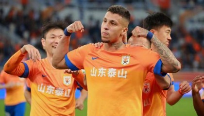 乐鱼app-【中超】克雷桑戴帽费南多伤退 泰山3比1南通支云