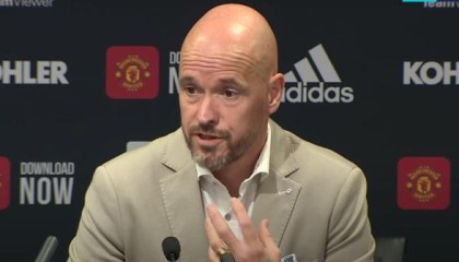 乐鱼体育-滕哈赫：C罗仍在新赛季计划当中，马圭尔还是队长