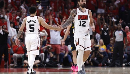 乐鱼官网-火媒：缺少范弗里特和亚当斯战绩仍然追平上赛季 真的很了不起