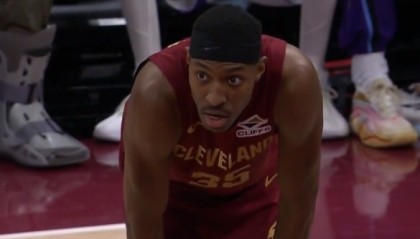 你还真别说！骑士双向汤姆林抢断反击加速 起三步滑翔单臂战斧！