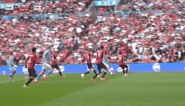 乐鱼体育app-【足总杯】曼城1比2曼联 加纳乔梅努破门 红魔夺冠