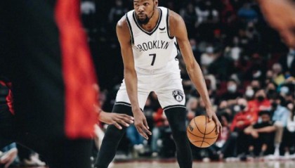 乐鱼app-背靠背出战85分钟！33岁重伤归来的KD仍在燃烧自我