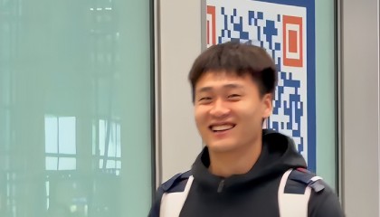 乐鱼体育-男篮回国！赵睿廖三宁超开心，赵继伟竖大拇指，张镇麟李弘权畅谈|世预赛|比赛|全明星_新浪体育_新浪新闻