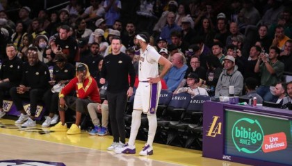 死咬次轮签不放 湖人交易市场对轮换中锋失去兴趣