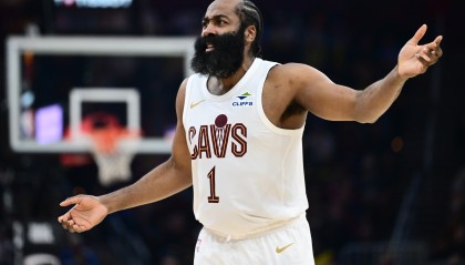 状态来得太晚！哈登末节回暖但无力回天 全场12中4&amp;还有6失误